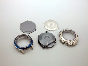 乾式めっきを施した金属製の腕時計部品